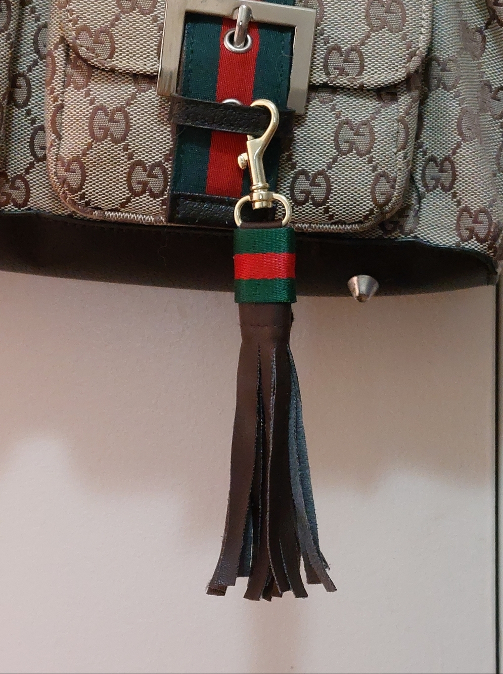 Gucci Brown Leather Tassel Bag Charm With Iconic Green/Red Stripes - Picture 6 of 8